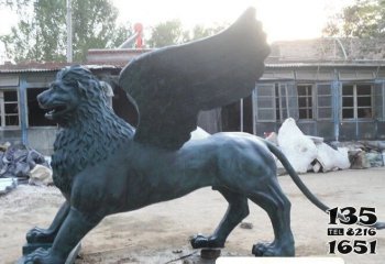 狮子雕塑-大型玻璃钢彩绘长翅膀的狮子雕塑