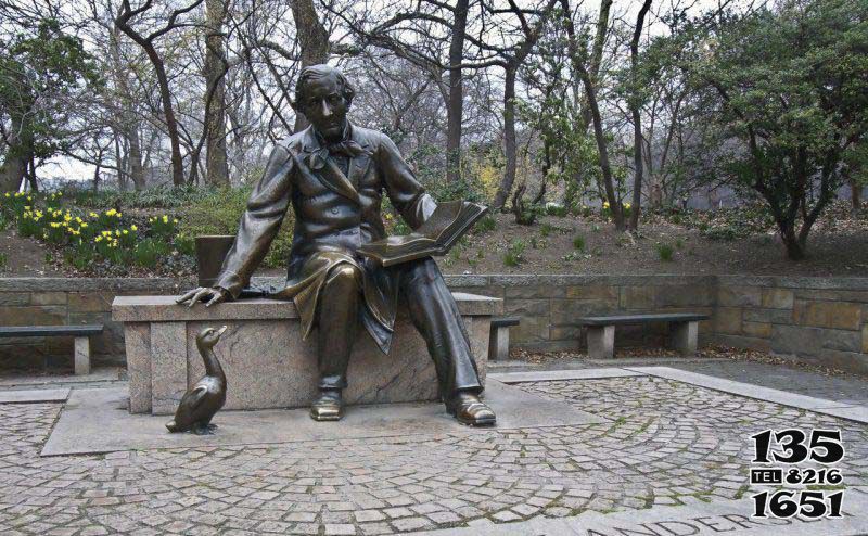 读书雕塑-公园玻璃钢坐着椅子上的男人读书雕塑高清图片