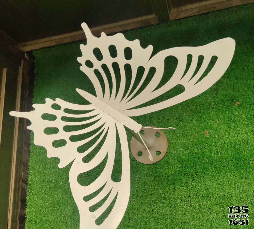 蝴蝶雕塑-海边不锈钢抽象剪影蝴蝶装饰摆件雕塑高清图片