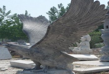 老鹰雕塑-公园一只休息的石雕老鹰雕塑