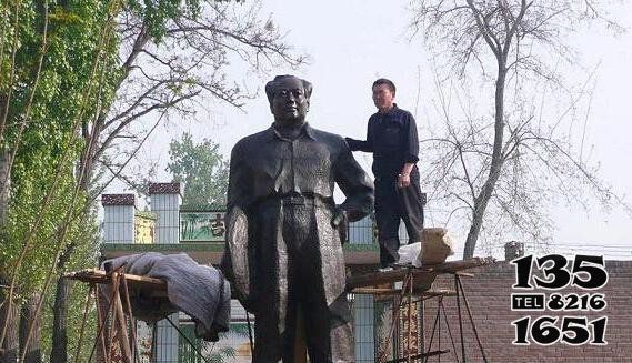 毛泽东雕塑-校园铜雕伟大领袖毛泽东雕塑高清图片