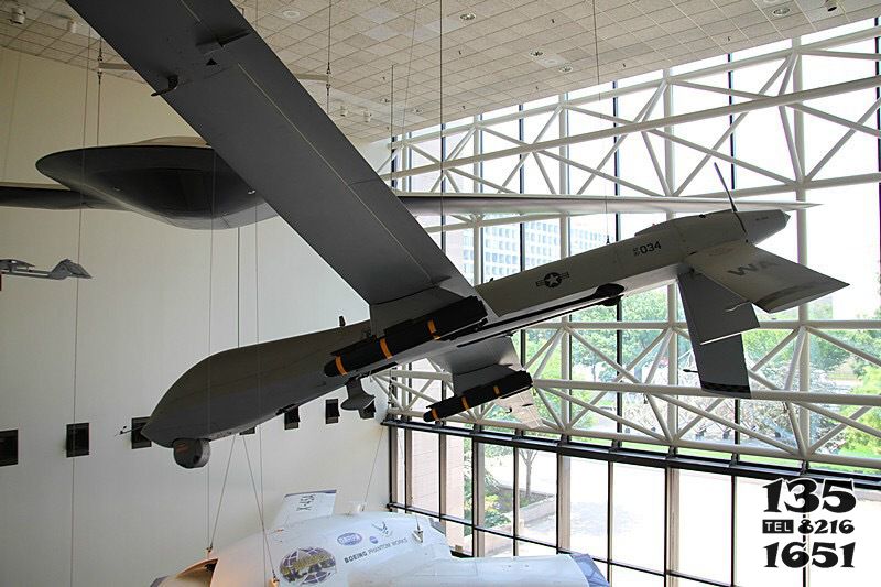 飞机雕塑-室内悬挂在空中的不锈钢仿真飞机模型飞机雕塑高清图片