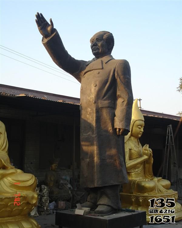 毛泽东雕塑-城市铜雕挥手的毛泽东雕塑高清图片