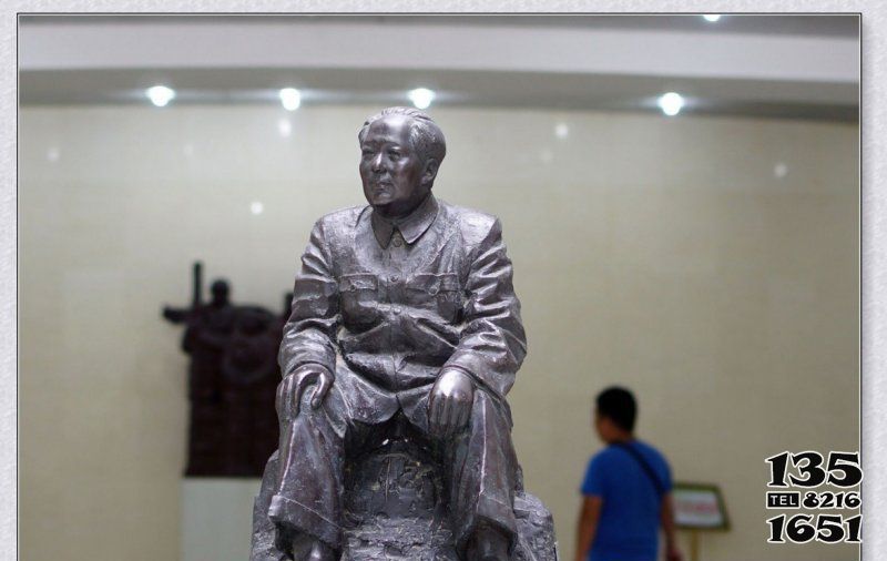 毛泽东雕塑-博物馆玻璃钢仿铜坐着的伟人毛泽东雕塑高清图片