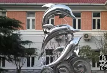 海豚雕塑-院内摆放三只跳跃的不锈钢海豚雕塑