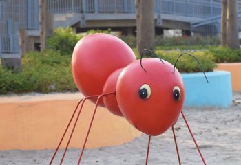 蚂蚁雕塑-学校操场红色翘尾脸朝右玻璃钢蚂蚁雕塑