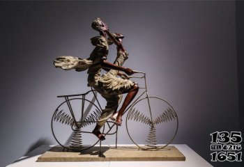 人物雕塑-景区创意不锈钢仿铜骑自行车的人物雕塑
