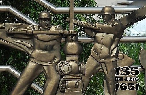 工人雕塑-不锈钢抽象浮雕石油工人雕塑高清图片