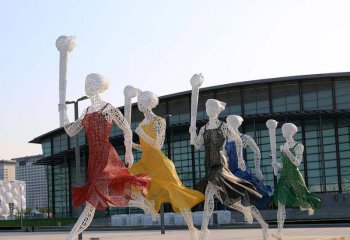 跑步雕塑-城市街道广场镂空不锈钢持火炬跑步的美女雕塑