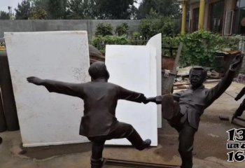 摔跤雕塑-学校儿童摔跤玩耍人物玻璃钢仿铜雕塑