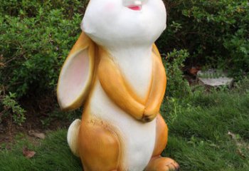 兔子雕塑-景区摆放一只微笑玻璃钢兔子雕塑