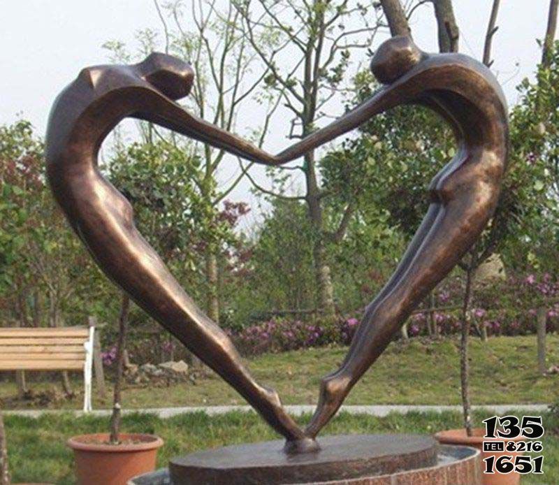 爱心雕塑-景区抽象不锈钢铜铸手拉手爱心雕塑