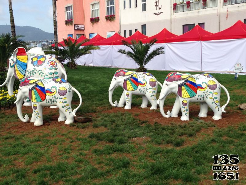 大象雕塑-玻璃钢彩绘创意户外园林景观装饰品摆件大象雕塑高清图片