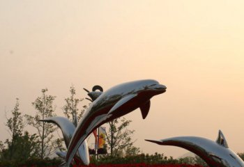 海豚雕塑-花园几只空中跳跃的不锈钢海豚雕塑