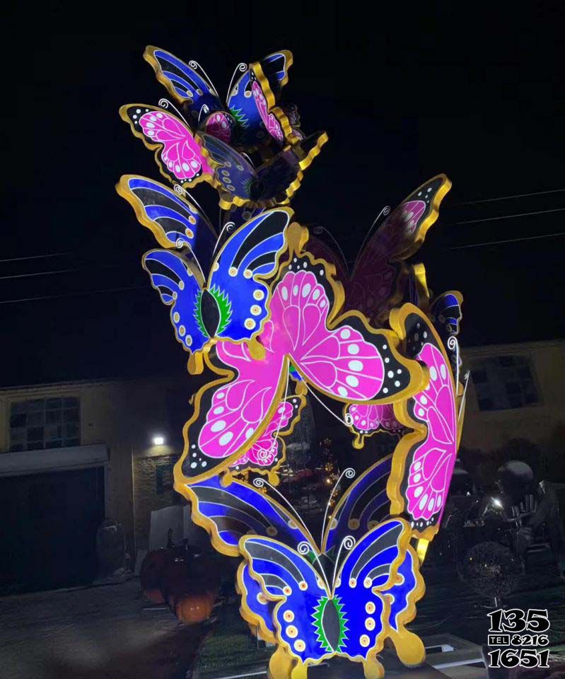 蝴蝶雕塑-操场玻璃钢彩绘蝴蝶雕塑高清图片