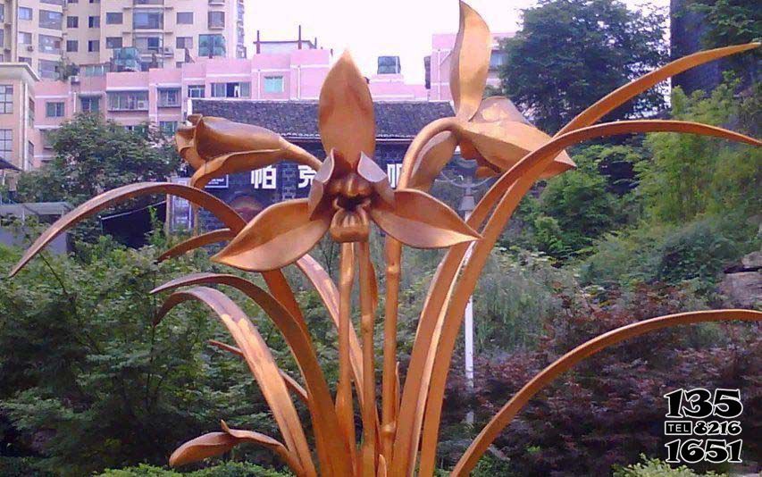 花朵雕塑-公园不锈钢喷漆镀金兰花花朵雕塑高清图片