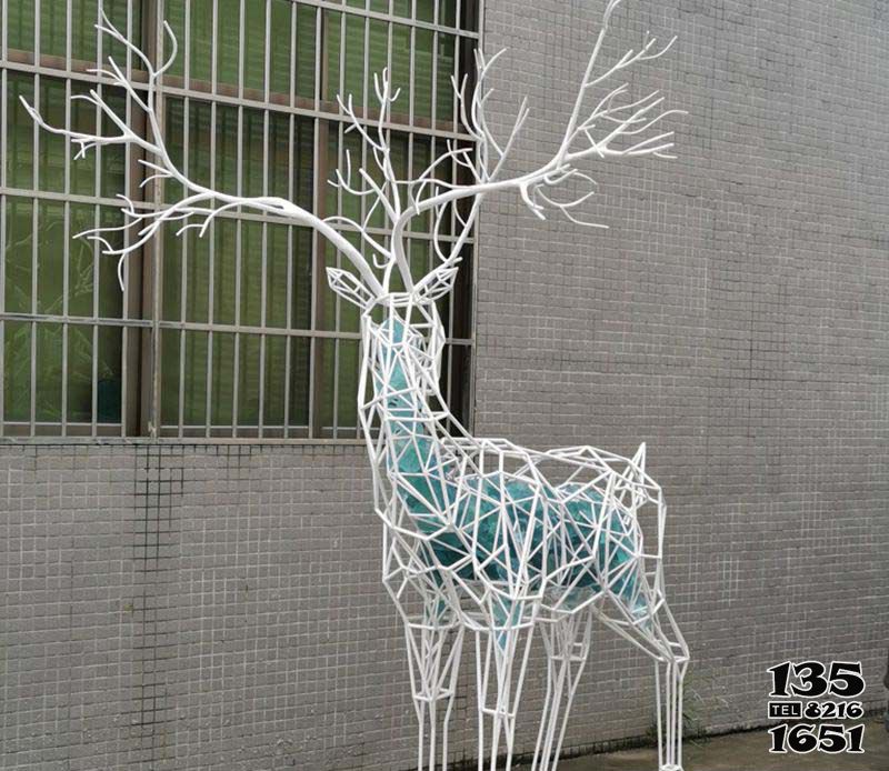 鹿雕塑-别墅大型景观装饰品铁艺镂空鹿雕塑高清图片