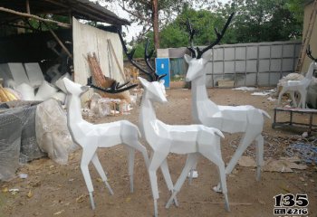 梅花鹿雕塑-户外公园玻璃钢白色几何梅花鹿雕塑