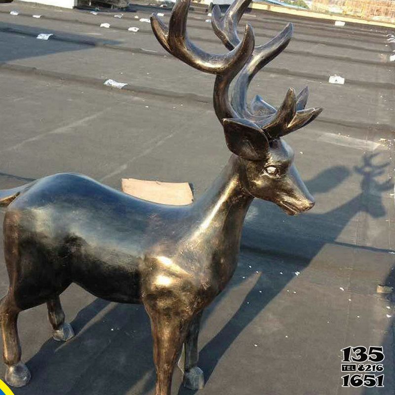 梅花鹿雕塑-户外大型仿真动物铜雕梅花鹿雕塑高清图片