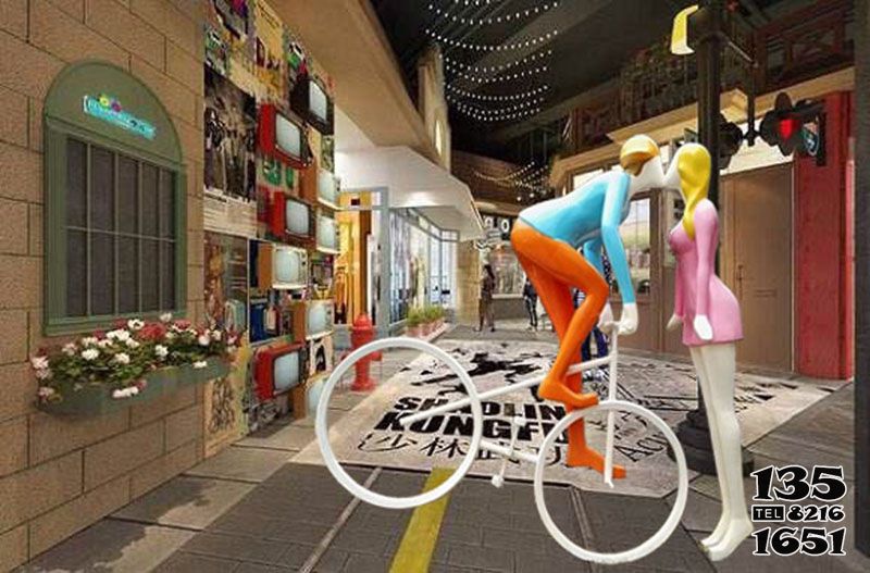 爱情雕塑-商厦街道玻璃钢彩绘男子骑车亲吻的爱情雕塑高清图片