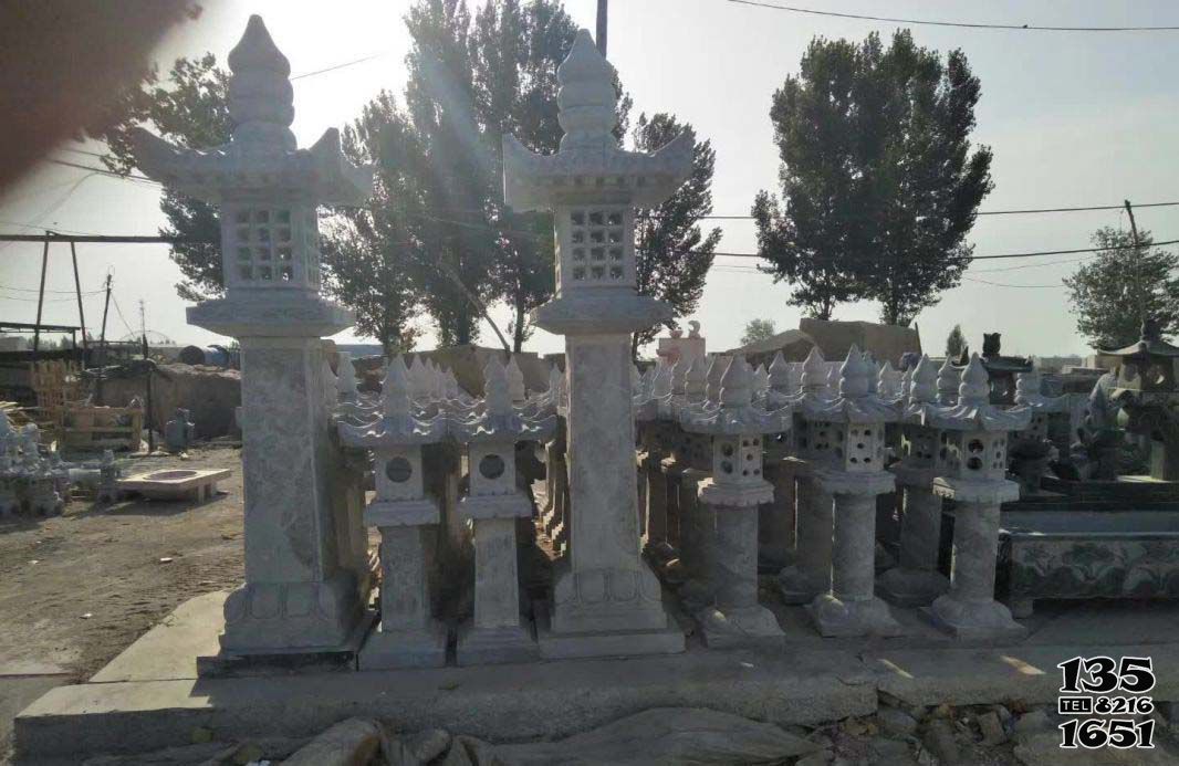 灯笼雕塑-墓地摆放大理石镂空仿古石灯雕塑高清图片