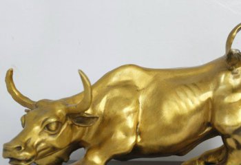 华尔街牛-园林里摆放的金色跪着的玻璃钢创意华尔街牛
