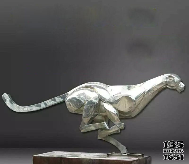 豹子雕塑-不锈钢镜面奔跑切面金钱豹雕塑高清图片