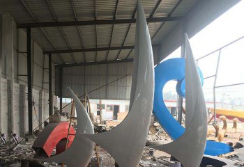 船帆雕塑-企业庭院摆放彩绘白色玻璃钢帆船雕塑