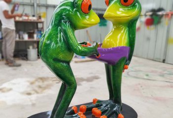 青蛙雕塑-室内摆放两只玻璃钢青蛙雕塑