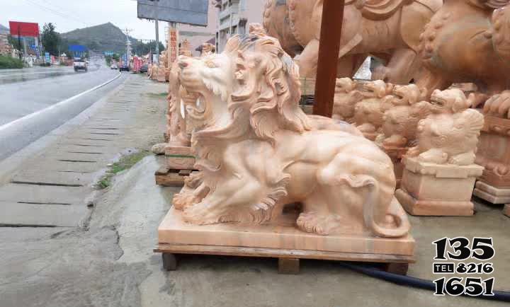 狮子雕塑-户外街道大型仿真动物狮子雕塑高清图片