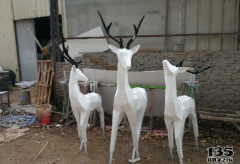 鹿雕塑-公园玻璃钢几何白色鹿雕塑