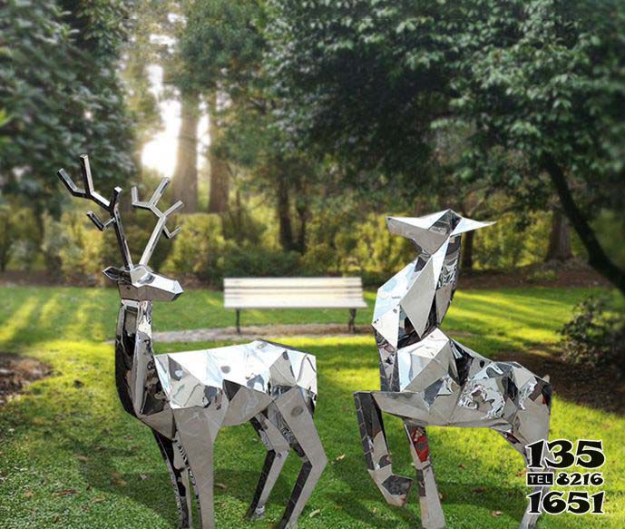 梅花鹿雕塑-不锈钢镜面几何户外景观梅花鹿雕塑高清图片