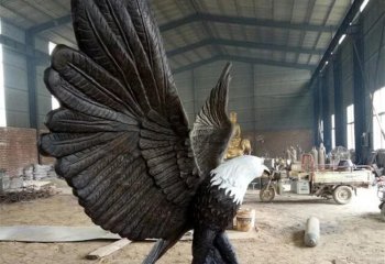 老鹰雕塑-景区摆放一只展翅的树脂老鹰雕塑
