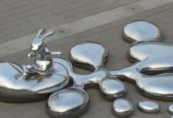 兔子雕塑-马路街边一只不锈钢抽象兔子雕塑