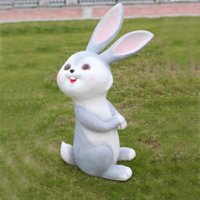兔子雕塑-小区装饰一只可爱的玻璃钢兔子雕塑高清图片