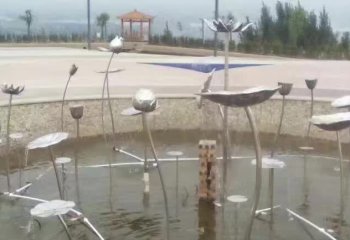 荷花雕塑-池塘中不锈钢抽象荷花雕塑