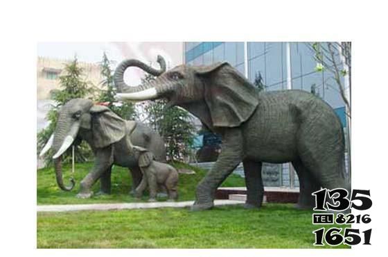 大象雕塑-户外园林景观不锈钢仿铜大象雕塑高清图片