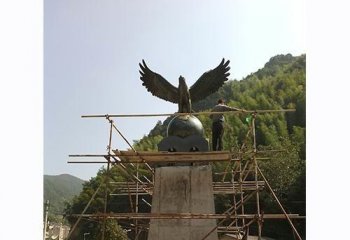 地球仪雕塑-户外创意飞鹰在天地球仪雕塑