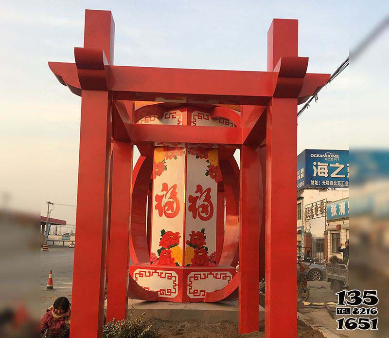灯笼雕塑-城市广场摆放不锈钢中国梦灯笼雕塑高清图片