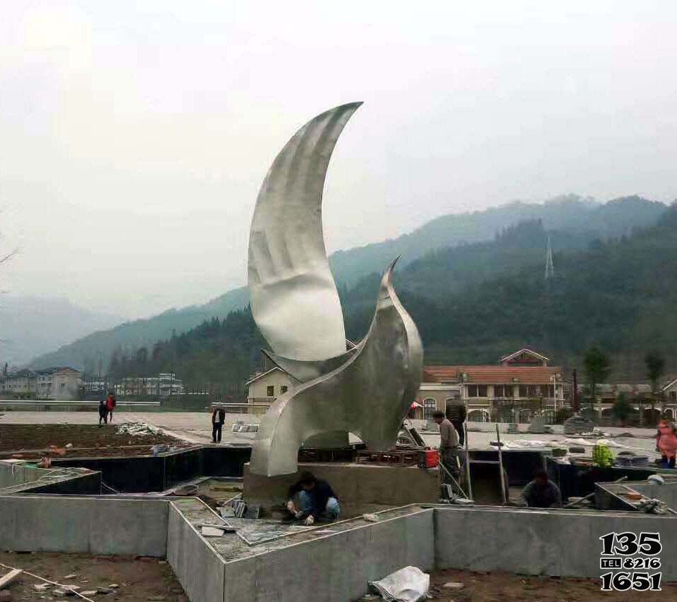 鸽子雕塑-城市创意不锈钢镜面飞翔雕塑