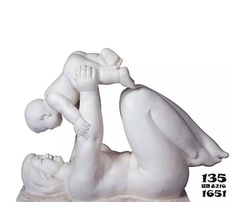 母子雕塑-汉白玉抽象举高高的母子雕塑高清图片