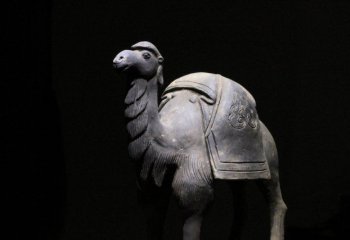 骆驼雕塑-展览馆摆放的玻璃钢做旧骆驼雕塑