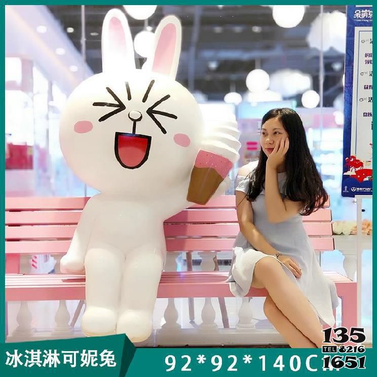 兔子雕塑-冷饮店门口摆放坐姿冰淇淋可妮兔玻璃钢兔子雕塑高清图片