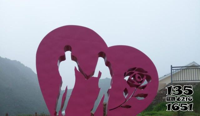 爱情雕塑-公园广场创意不锈钢抽象镂空男女拉手爱情雕塑高清图片
