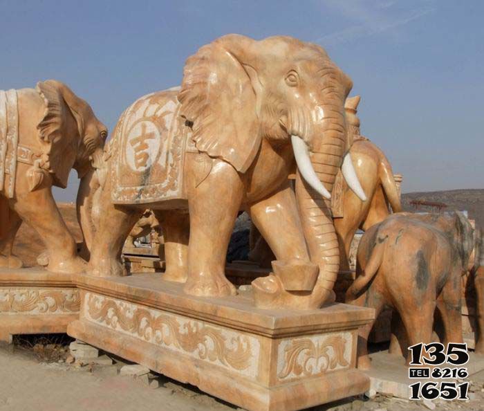 大象雕塑-公园大象石雕晚霞红大象雕塑高清图片