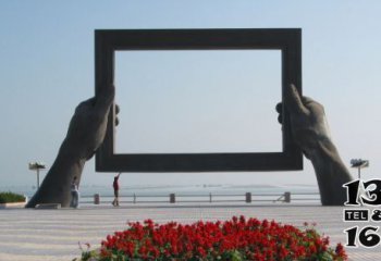 手型雕塑-海边景区广场摆放手捉画框做旧手型青铜雕塑
