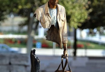 人物雕塑-公园广场创意不锈钢行走拎包的人物雕塑