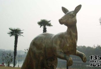 袋鼠雕塑-户外广场站立一只大型不锈钢袋鼠雕塑