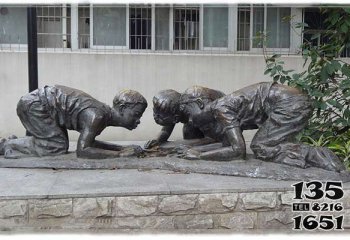 儿童雕塑-广场公园铜雕趴着玩耍儿童雕塑