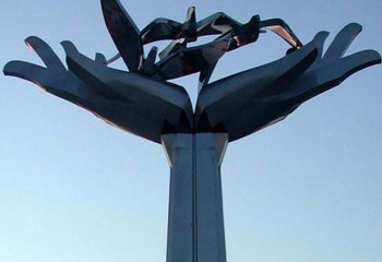 鸽子雕塑-不锈钢白钢创意手捧鸽子雕塑